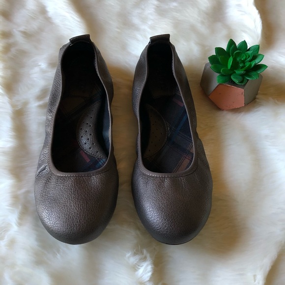 Born Shoes - Born Pebble Leather Flats NWOT
